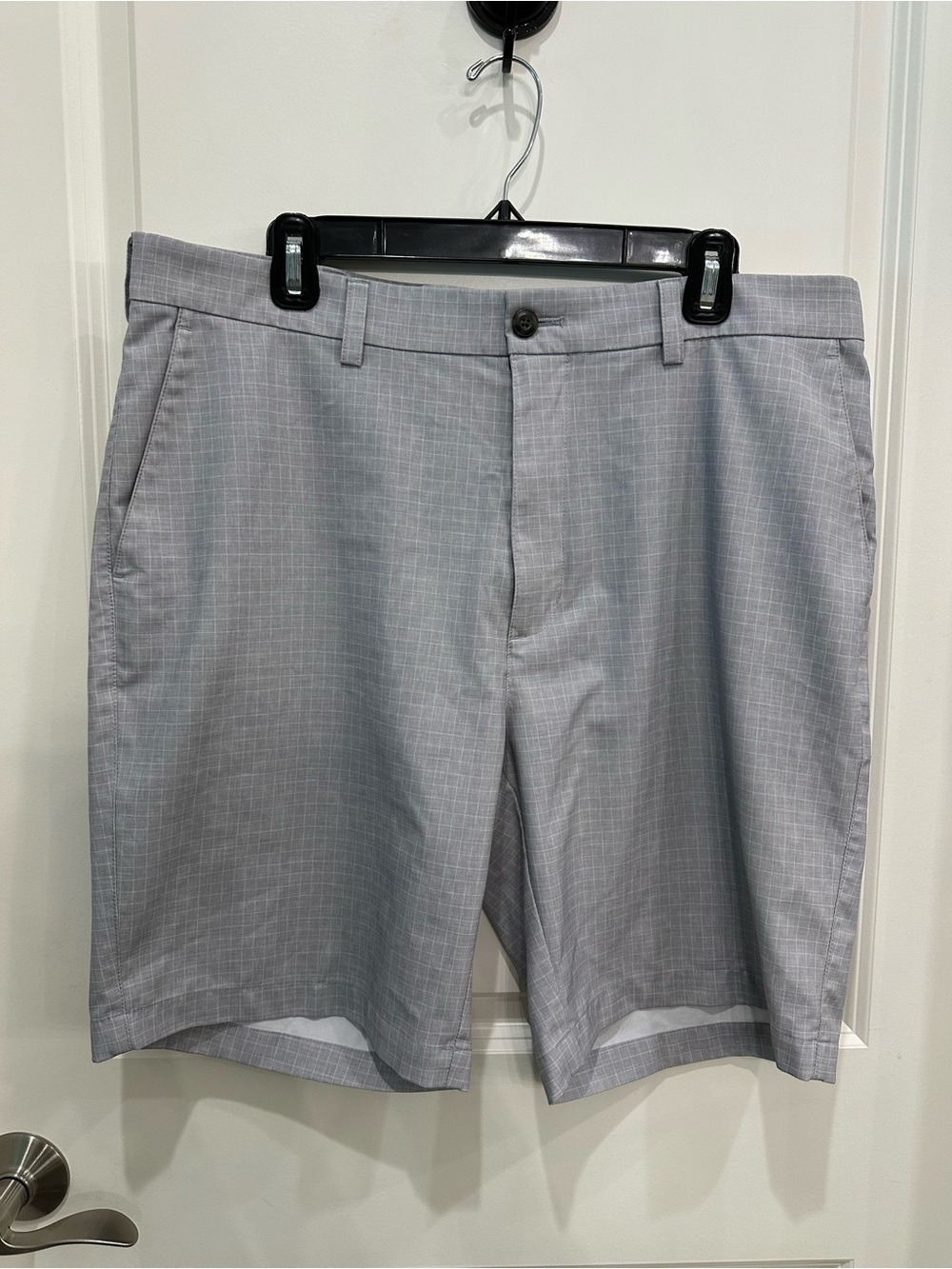 Roundtree & Yorke Men's Light Gray Checked Flat Front Shorts
